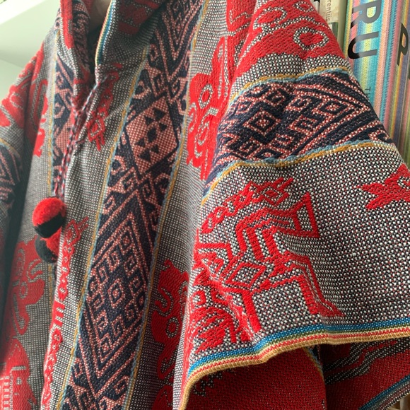 💃🏼 Handmade alpaca hooded poncho from Peru - Picture 6 of 10